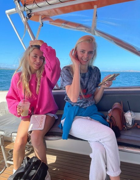 Blondestepsisters18yo