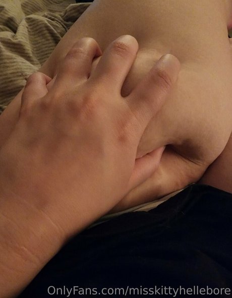Photo nue de fuite OnlyFans de Misskittyhellebore