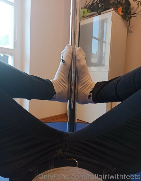 Tallgirlwithfeets