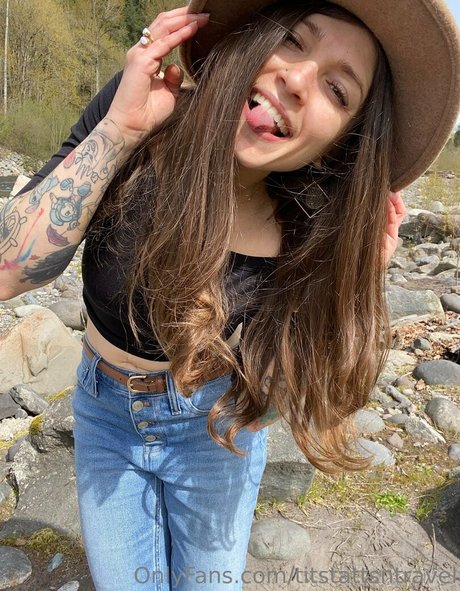 Photo nue de fuite OnlyFans de Titstattsntravel