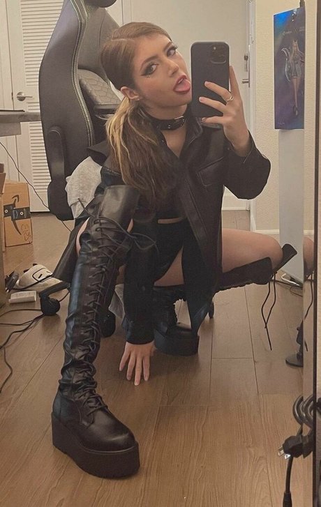 Chrissy Costanza