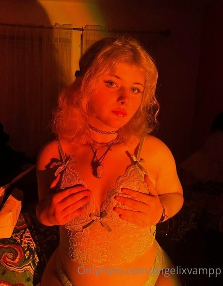 Photo nue de fuite OnlyFans de Angelixvampp