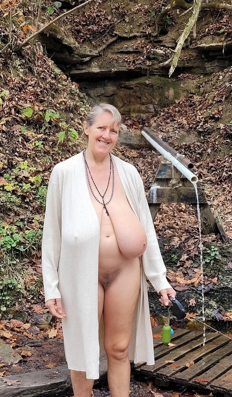 Photo nue de fuite OnlyFans de Busty Petra