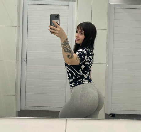 Photo nue de fuite OnlyFans de Melina Guida