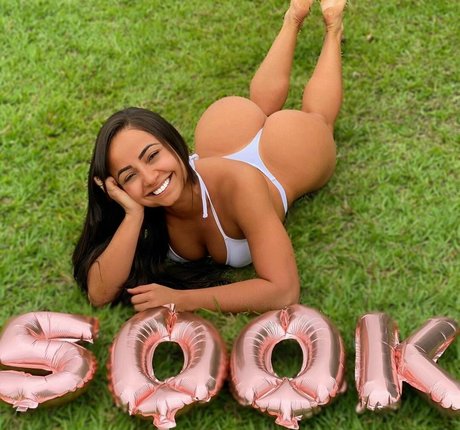 Photo nue de fuite OnlyFans de Flavia Oliveira
