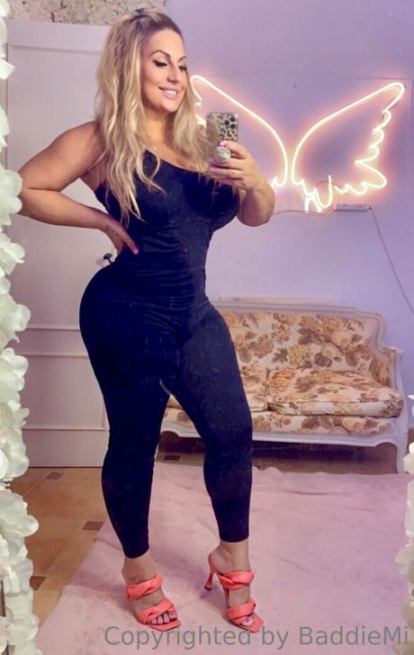 Photo nue de fuite OnlyFans de Baddiemi
