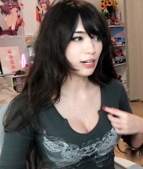 Photo nue de fuite OnlyFans de Emiru