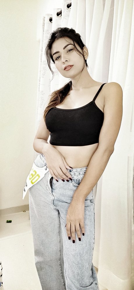 Annie Sharma