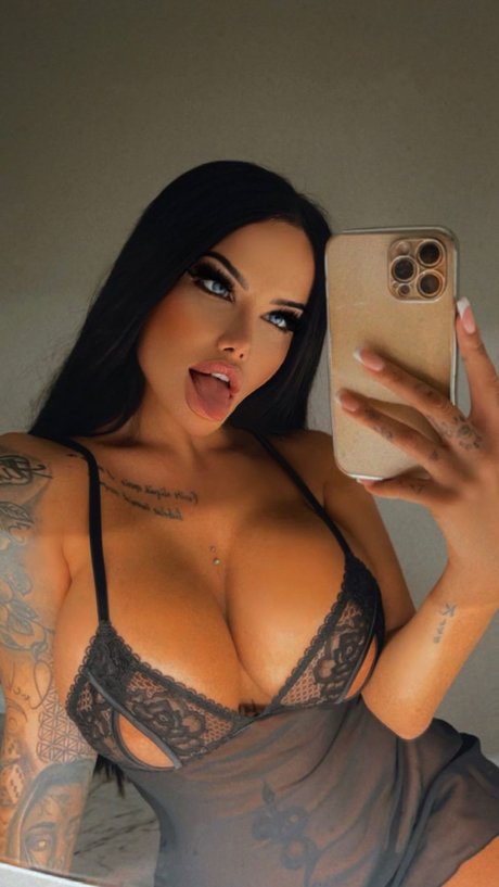 Photo nue de fuite OnlyFans de Enise Sude