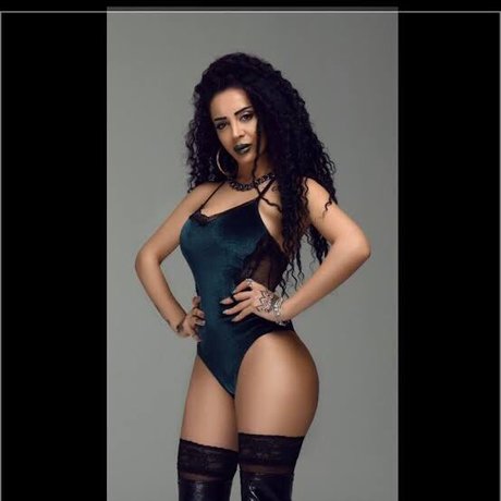 Photo nue de fuite OnlyFans de Melek Oezcagan