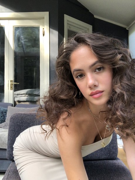 Photo nue de fuite OnlyFans de Saoirse Alicia Behzadi