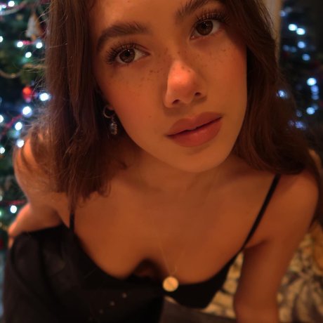 Photo nue de fuite OnlyFans de Saoirse Alicia Behzadi