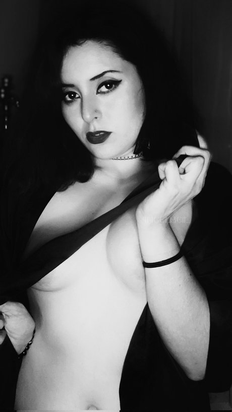 Photo nue de fuite OnlyFans de Angelbeii Mimi