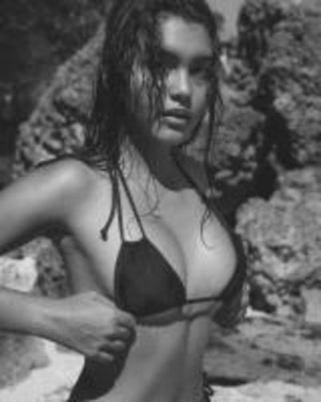 Photo nue de fuite OnlyFans de Caitlin North Lewis
