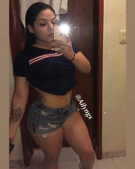 Photo nue de fuite OnlyFans de Aylin Guevara