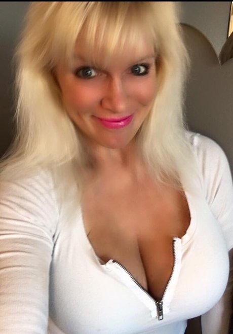 Sandie Lee