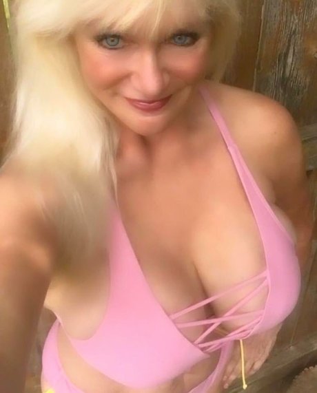 Sandie Lee