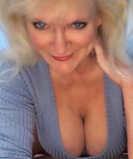 Sandie Lee