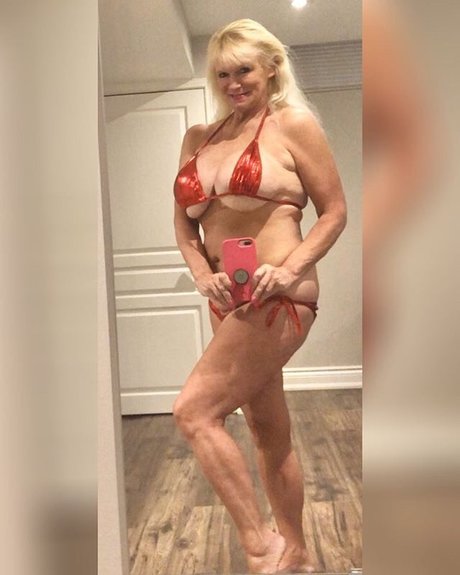 Sandie Lee