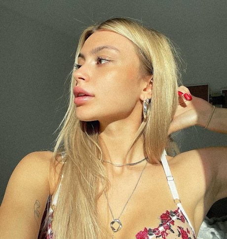 Photo nue de fuite OnlyFans de Linabmn