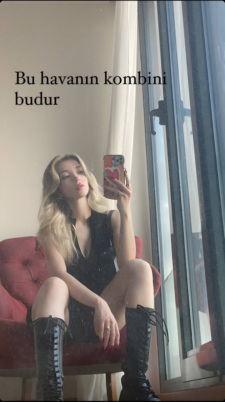 Photo nue de fuite OnlyFans de Kardelen Oeztas