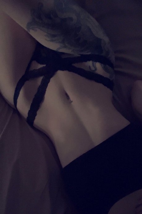 Photo nue de fuite OnlyFans de Alliury Xaerha