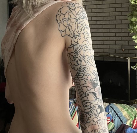Photo nue de fuite OnlyFans de Alliury Xaerha