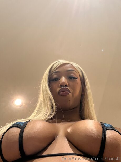 Photo nue de fuite OnlyFans de Frenchtoestt