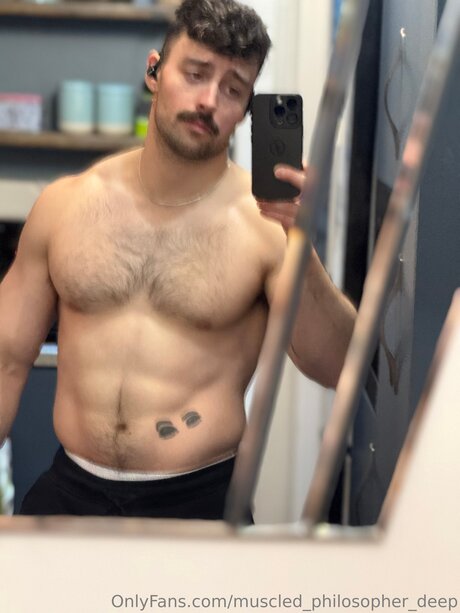Photo nue de fuite OnlyFans de Muscled Philosopher Deep