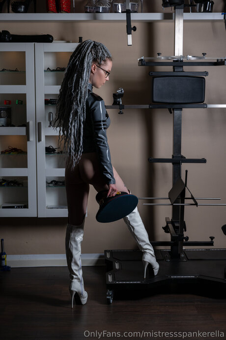 Mistressspankerella