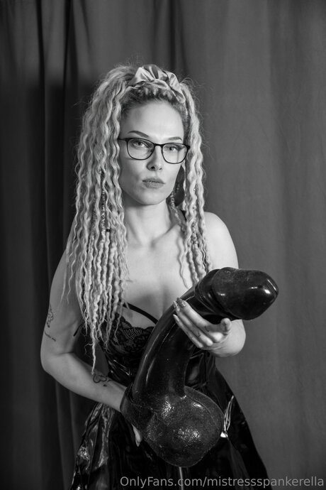 Photo nue de fuite OnlyFans de Mistressspankerella