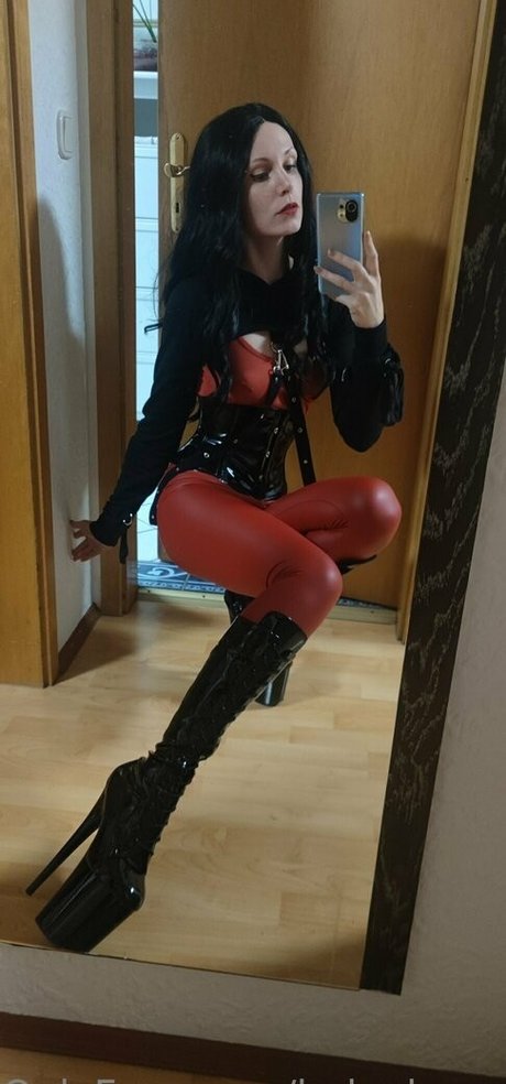 Photo nue de fuite OnlyFans de Ladyelvendoll