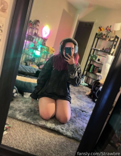 Photo nue de fuite OnlyFans de Strawbre