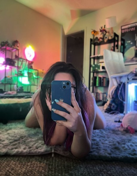 Photo nue de fuite OnlyFans de Strawbre