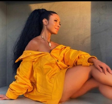 Photo nue de fuite OnlyFans de Cinnara Leal