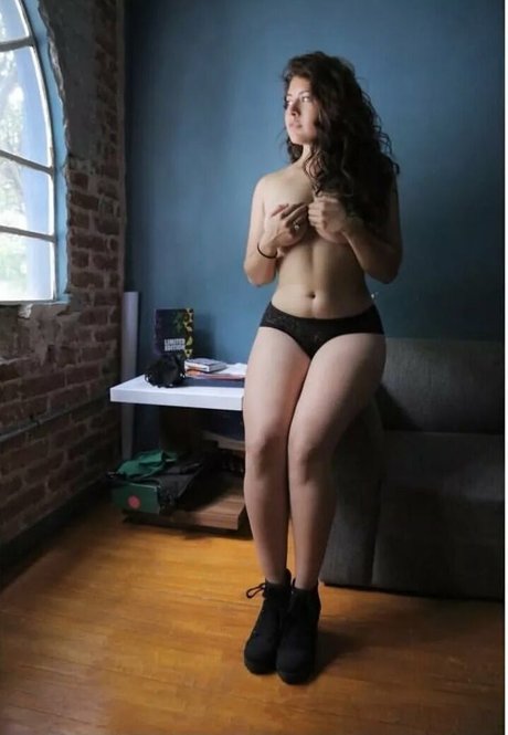 Photo nue de fuite OnlyFans de Vivi Alto