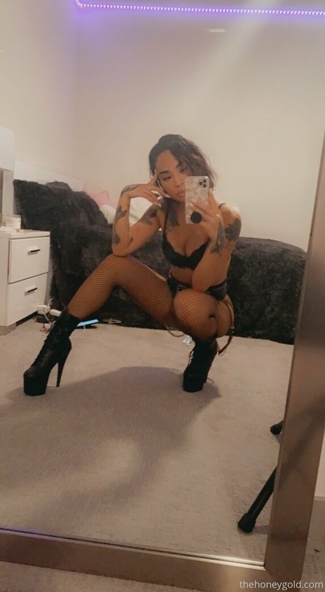 Photo nue de fuite OnlyFans de Honeygold