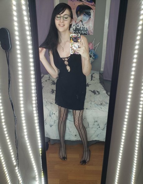Photo nue de fuite OnlyFans de Gothravemom