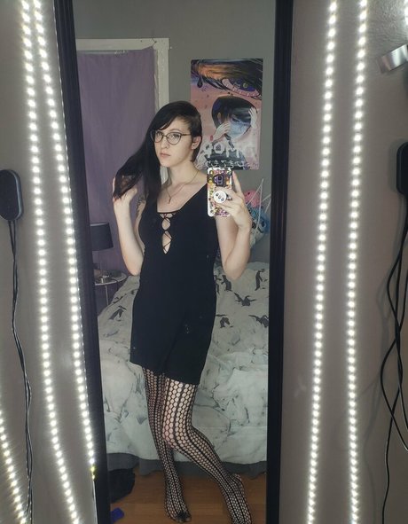 Photo nue de fuite OnlyFans de Gothravemom