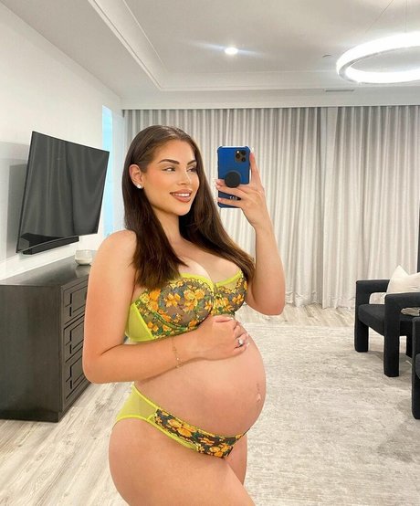 Photo nue de fuite OnlyFans de Nazanin Kavari