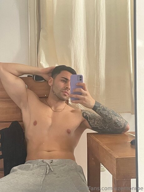 Photo nue de fuite OnlyFans de Ezemonroe