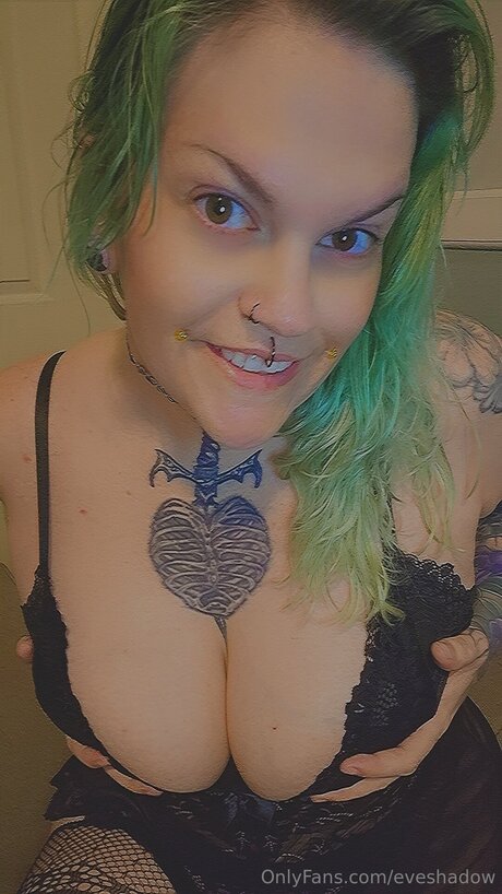 Photo nue de fuite OnlyFans de Eveshadow