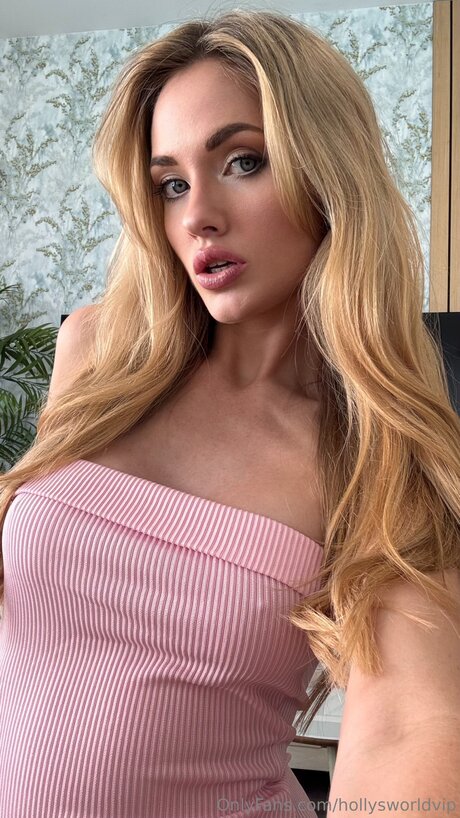 Photo nue de fuite OnlyFans de Hollysworldvip