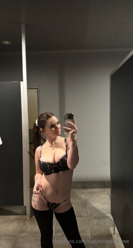 Photo nue de fuite OnlyFans de Teexquila
