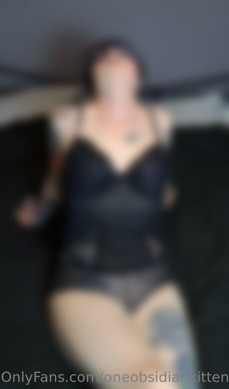 Photo nue de fuite OnlyFans de Oneobsidiankitten