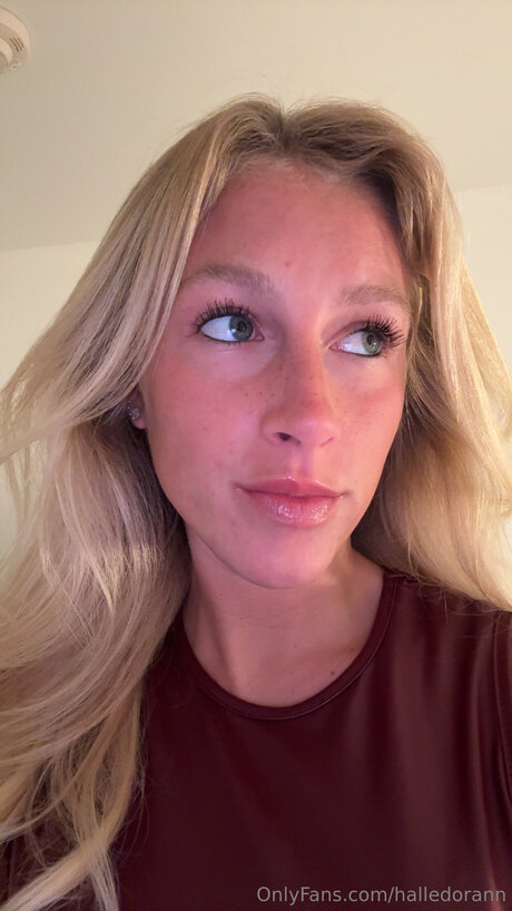 Photo nue de fuite OnlyFans de Halledorann