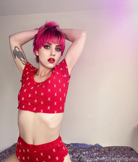 Thequeenastropublic