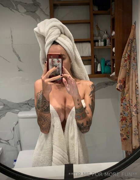 Photo nue de fuite OnlyFans de Divinitirosefree