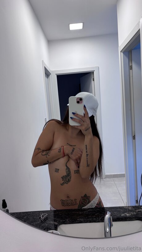 Photo nue de fuite OnlyFans de De Clairmont