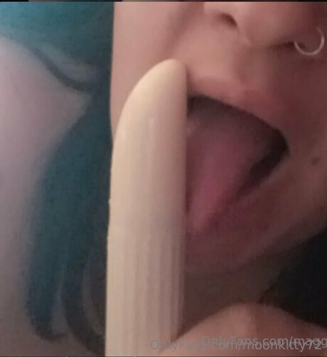 Photo nue de fuite OnlyFans de Moonkitty72